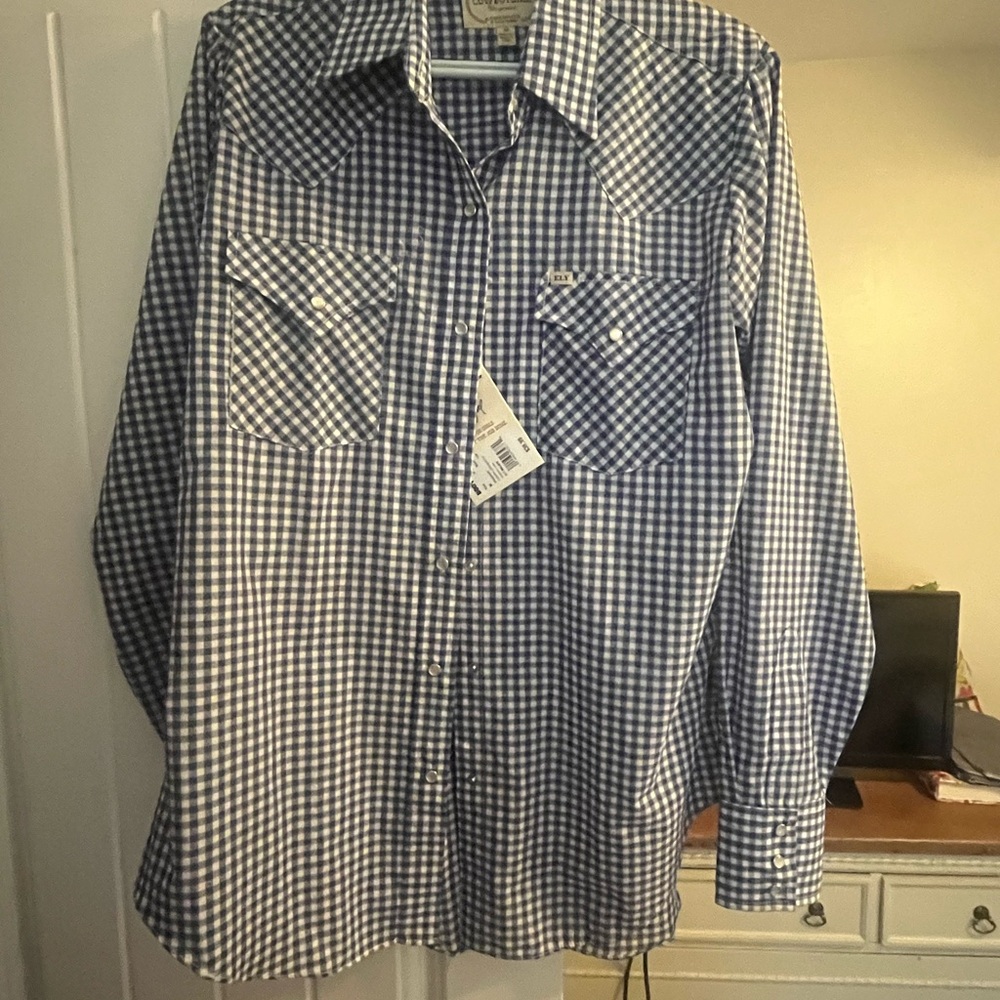 Women’s blue and white button down western shirt pearl snap